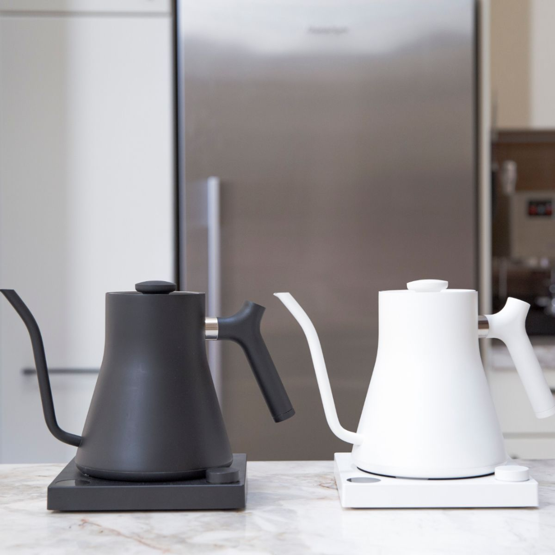 Which Kettle Rules Your Kitchen? The Ultimate Guide to Stovetop vs. Electric Kettles